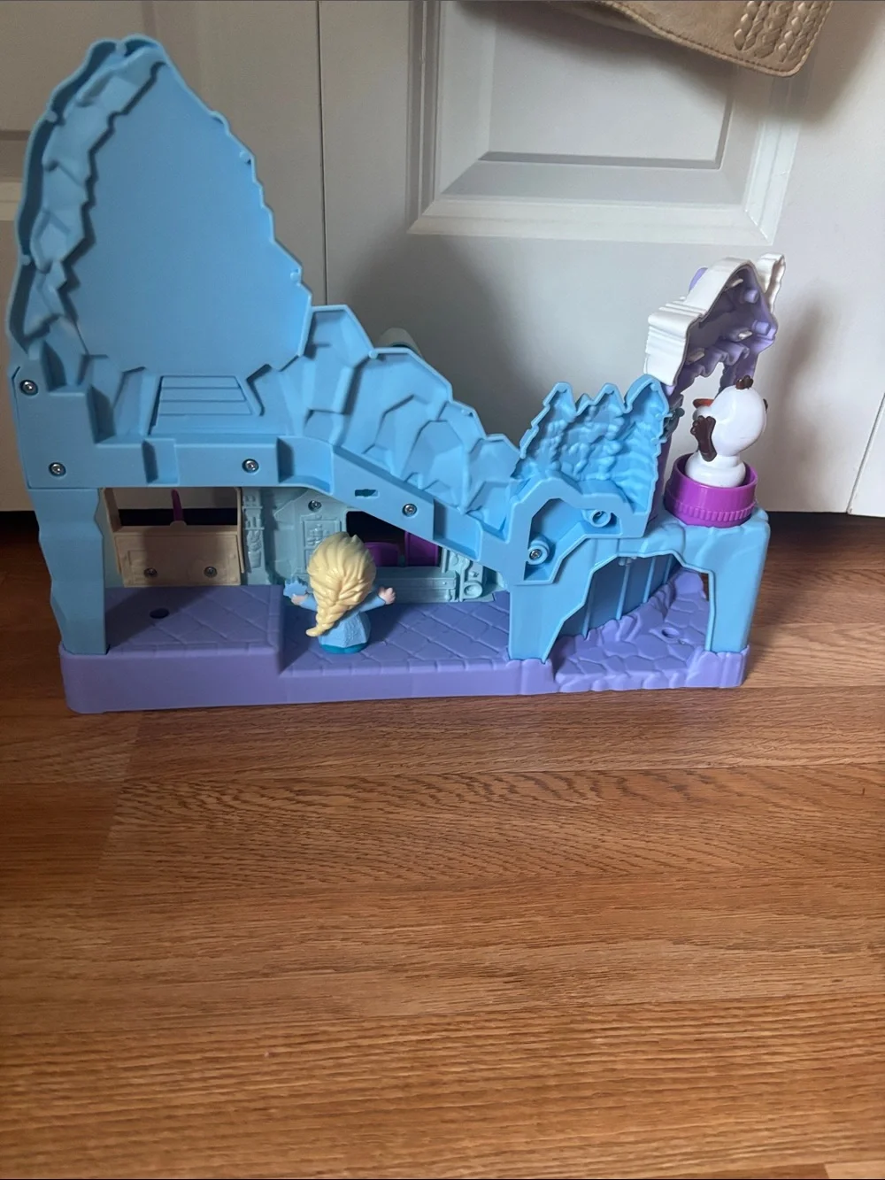 Frozen Playset with Elsa and Olaf Figures - Blue, Pink, Purple little People